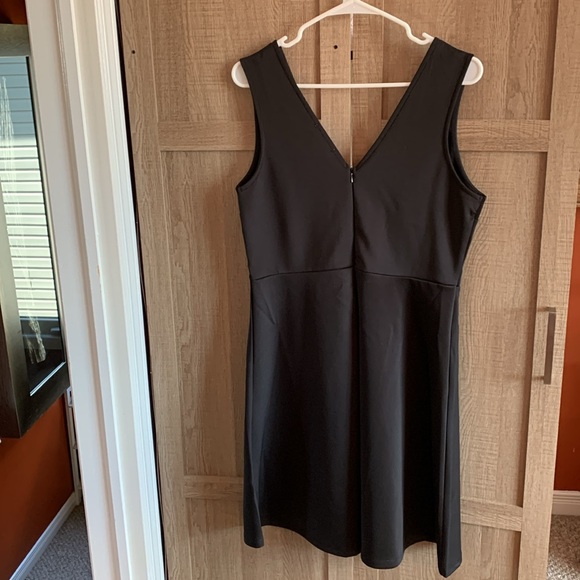 Black dress with embroidered roses. Size XL - Picture 4 of 5
